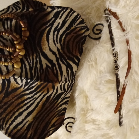 Minimalist bracelets - Picture 4 of 4